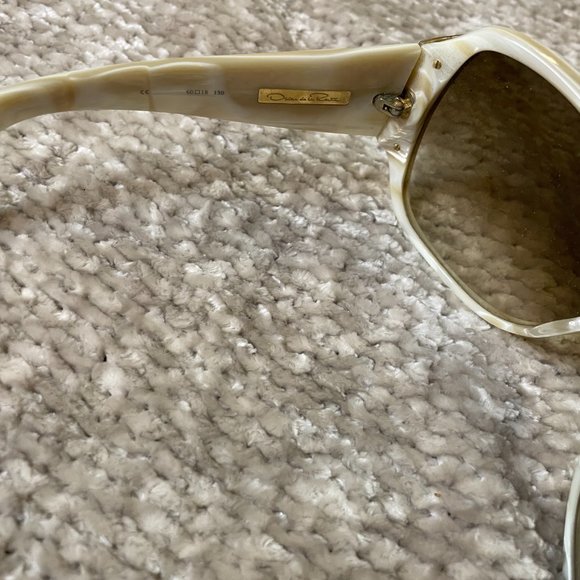 Oscar de la Renta White Large Square Frame Sunglasses - Picture 7 of 8